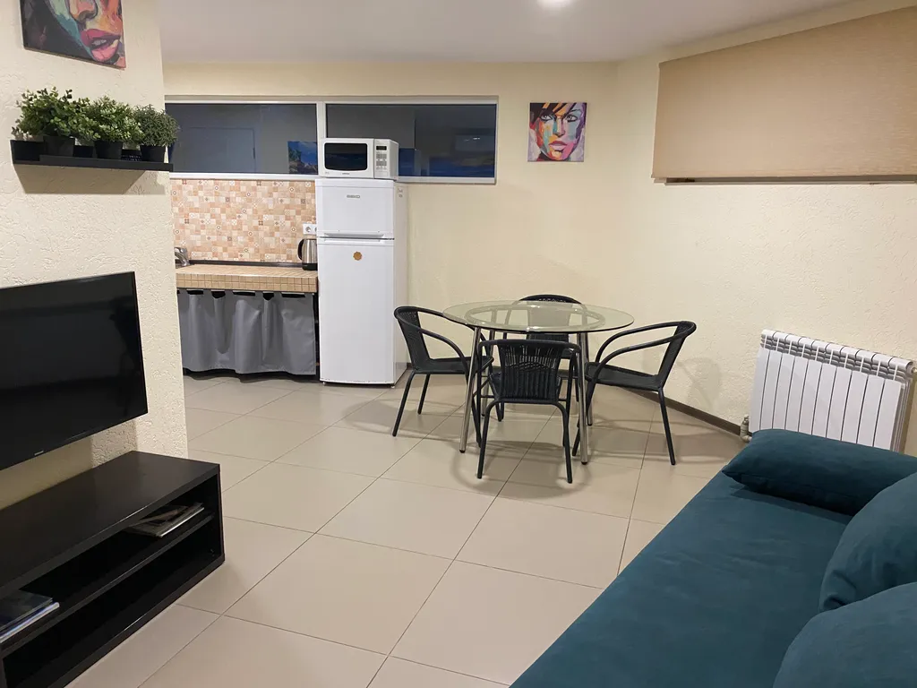 Дом с бассейном, баней и видом на море