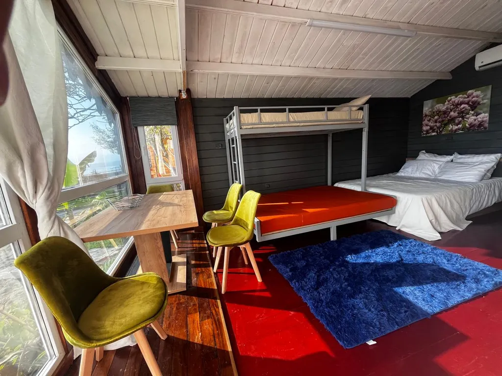 Коттедж Коттедж Бунгало на первой линии моря — Сухум