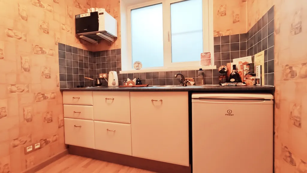 Квартира с золотой джакузи и камином