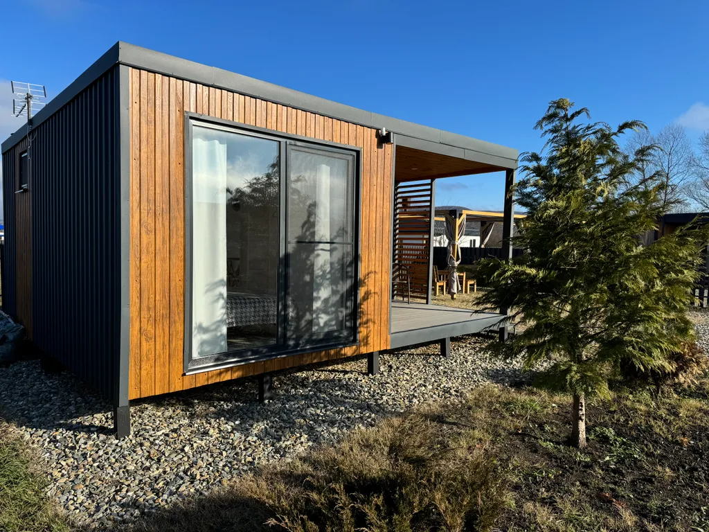 Домик в долине терм с видом на горы