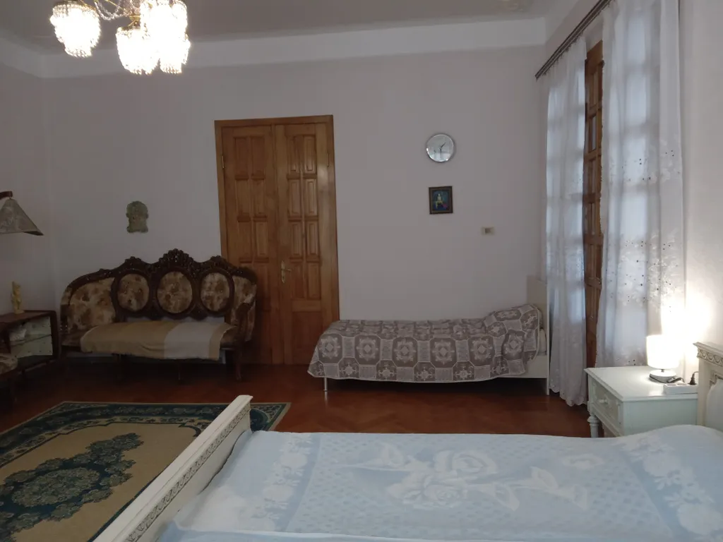 Большой семейный номер со своим санузлом и смежным номером