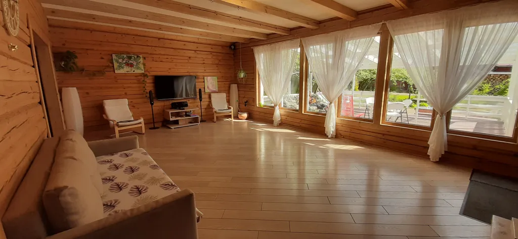 Загородный дом в черте города с русской баней