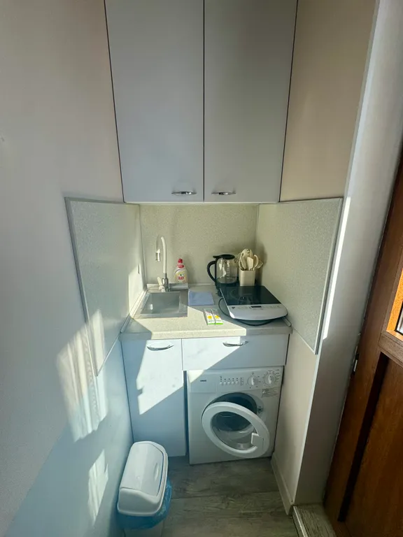 Студия с балконом в центре