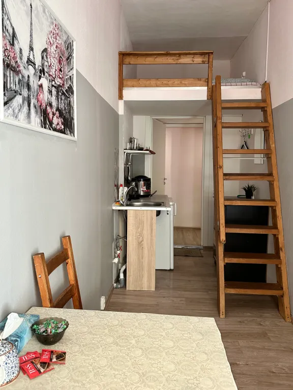 Комната у метро с кухонной зоной
