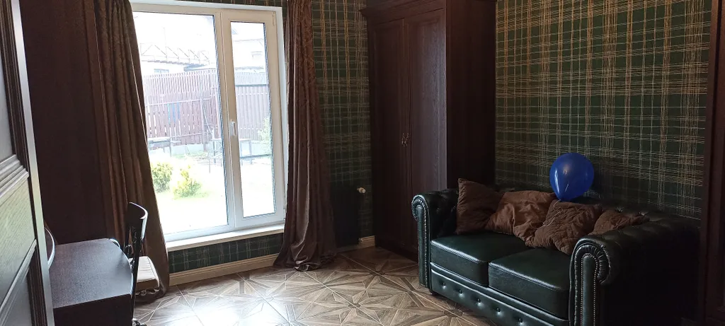 Домик у озера