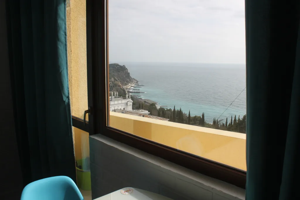 3х комнатная квартира 1-я линия с балконом и видом на море Крым Ялта Гаспра