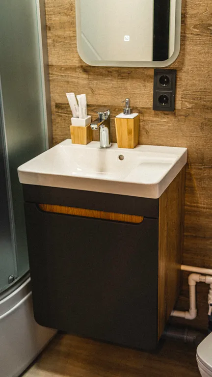 Коттедж Отдых для двоих в домике в лесу — Новая