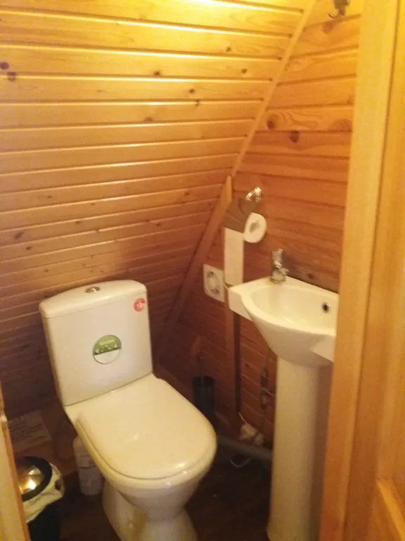 Большой коттедж на берегу озера