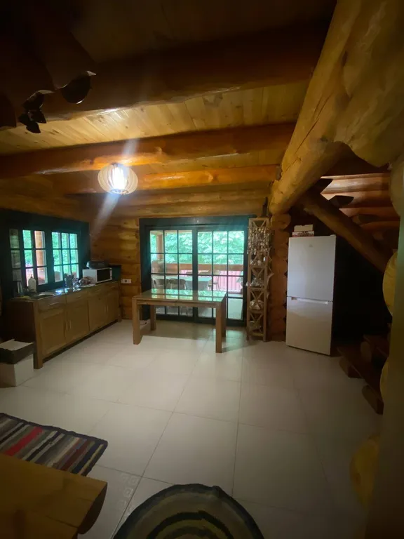 Дом на берегу реки с баней