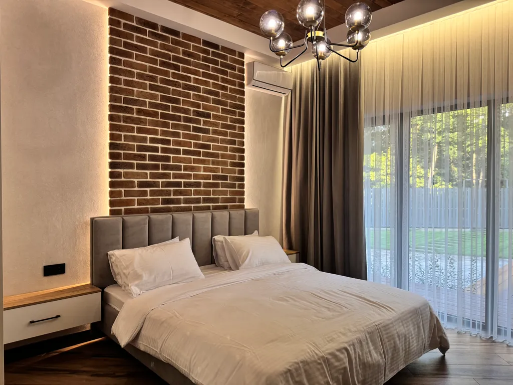 Вилла с бассейном и сауной вблизи леса