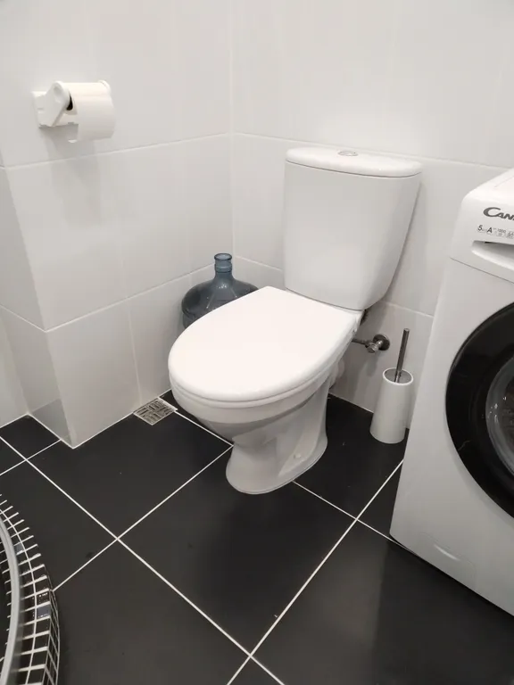 Студия для двоих с видом на аллею