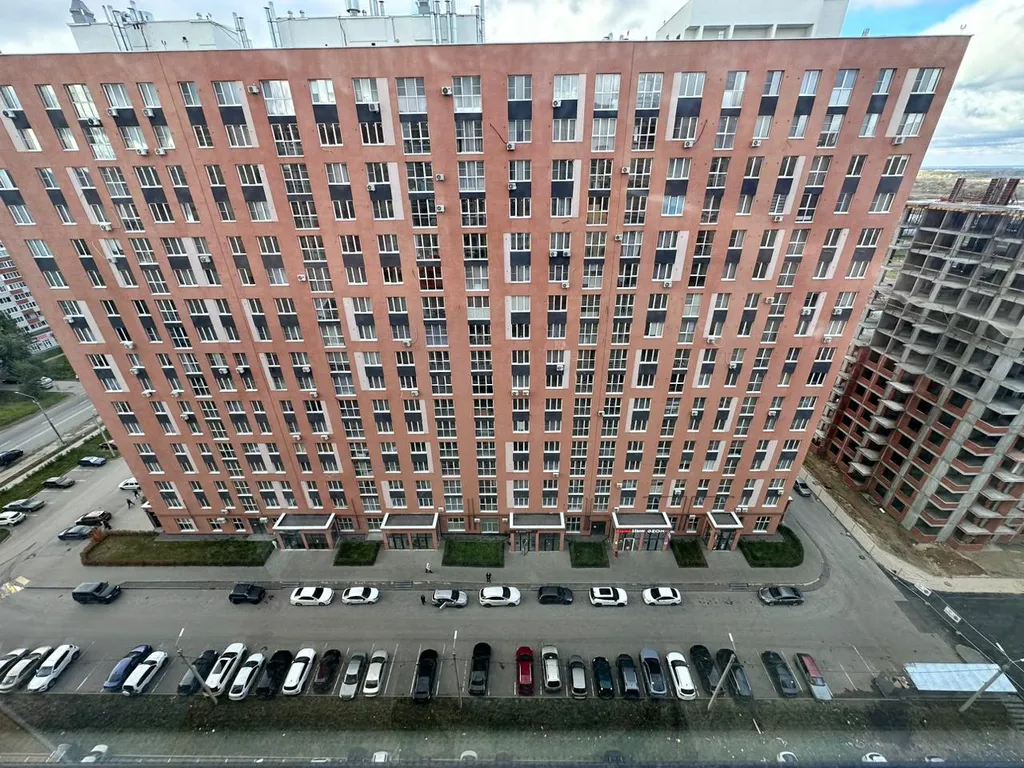 Современная студия с видом на город и новым ремонтом