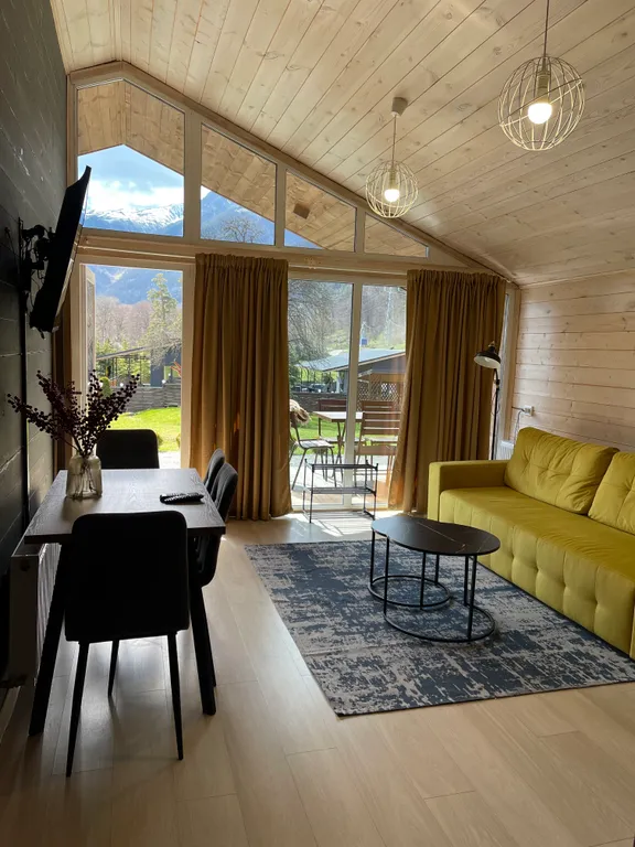 Уютный коттедж с видом на горы