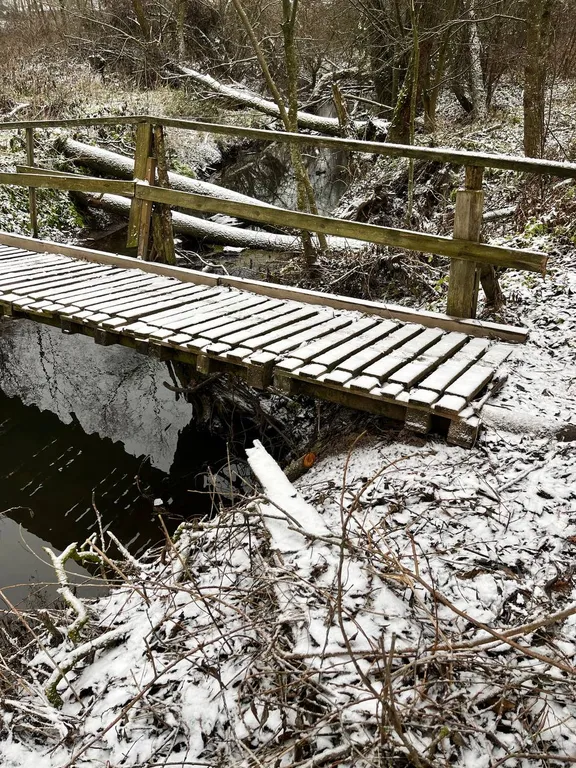 Агроусадьба с баней, на реке Птичь под Минском, с прудом