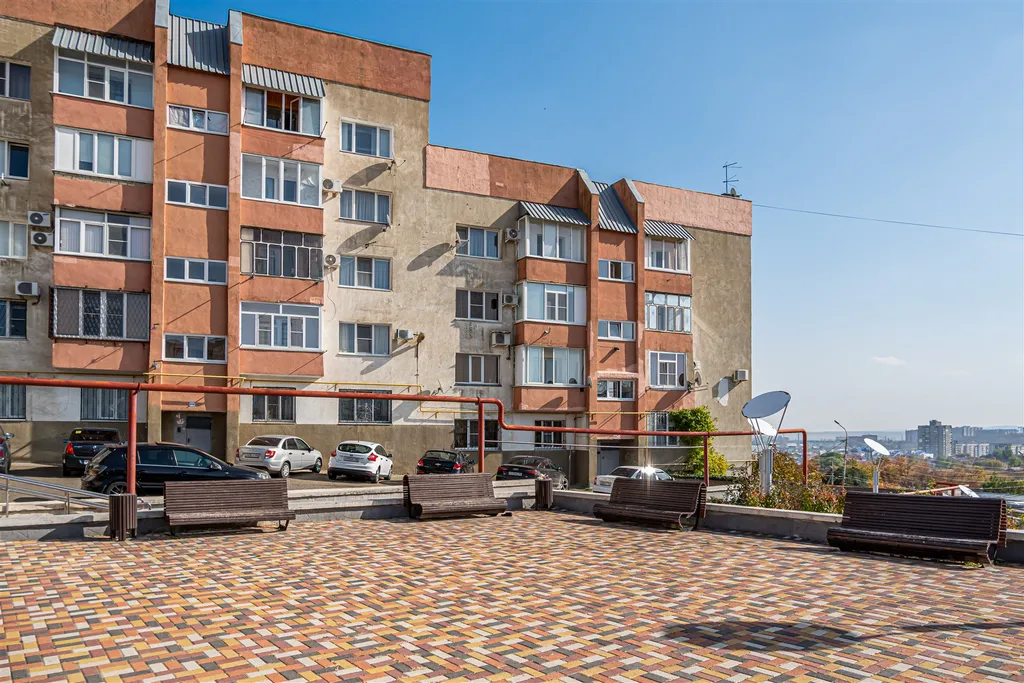 Двухкомнатная квартира у цирка