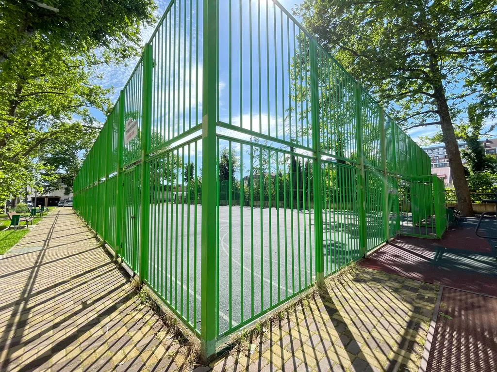 Просторная трехкомнатная квартира у моря