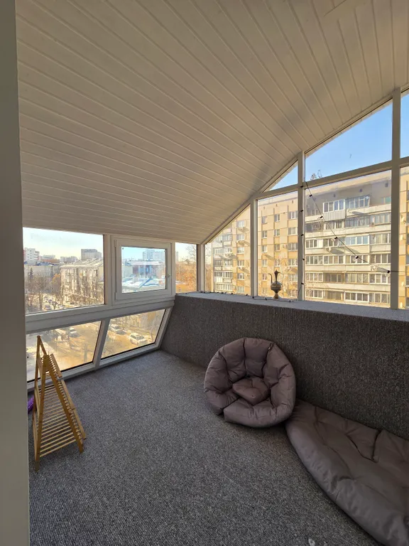 Современная 3-комнатная квартира в центре с дизайнерским ремонтом