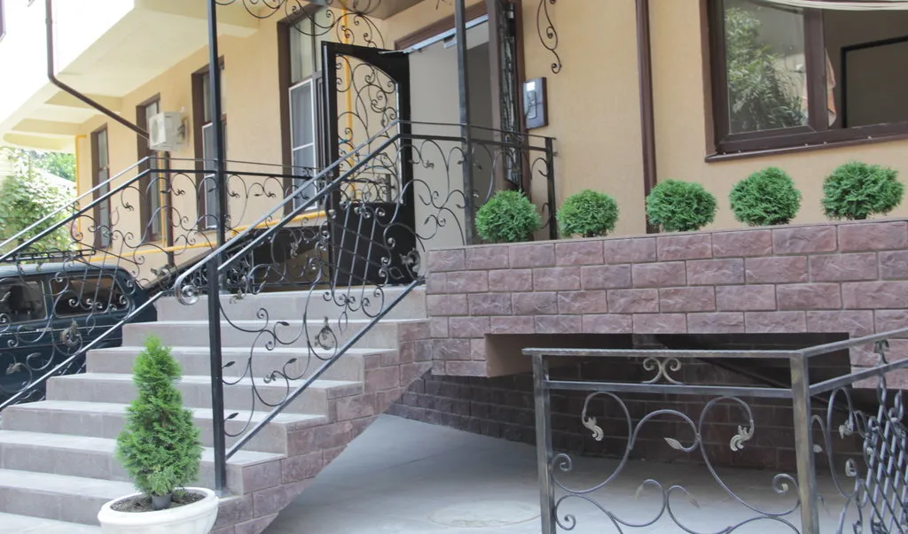 2-комнатная квартира в новом доме, рядом море и рынок