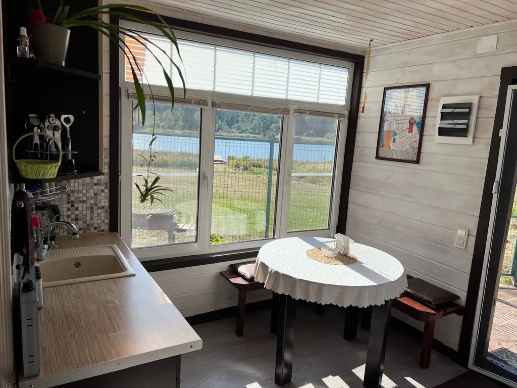 Дом с баней на берегу озера