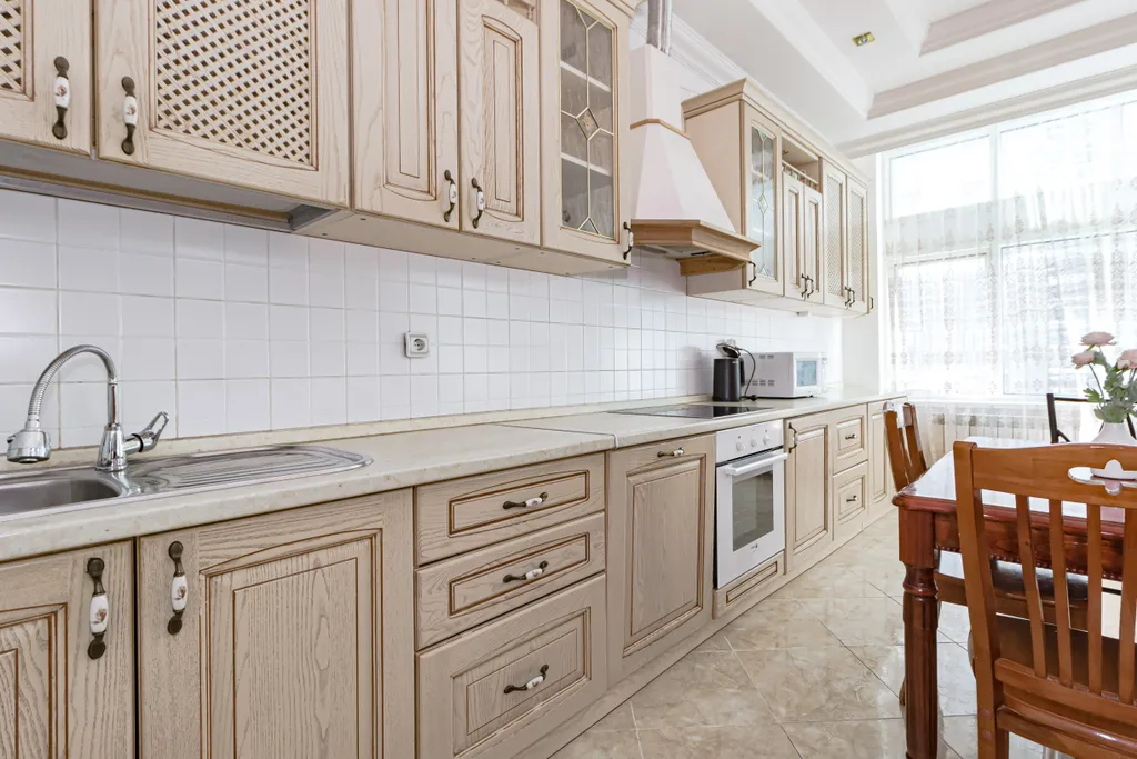 Рядом с Байтереком в золотом квадрате