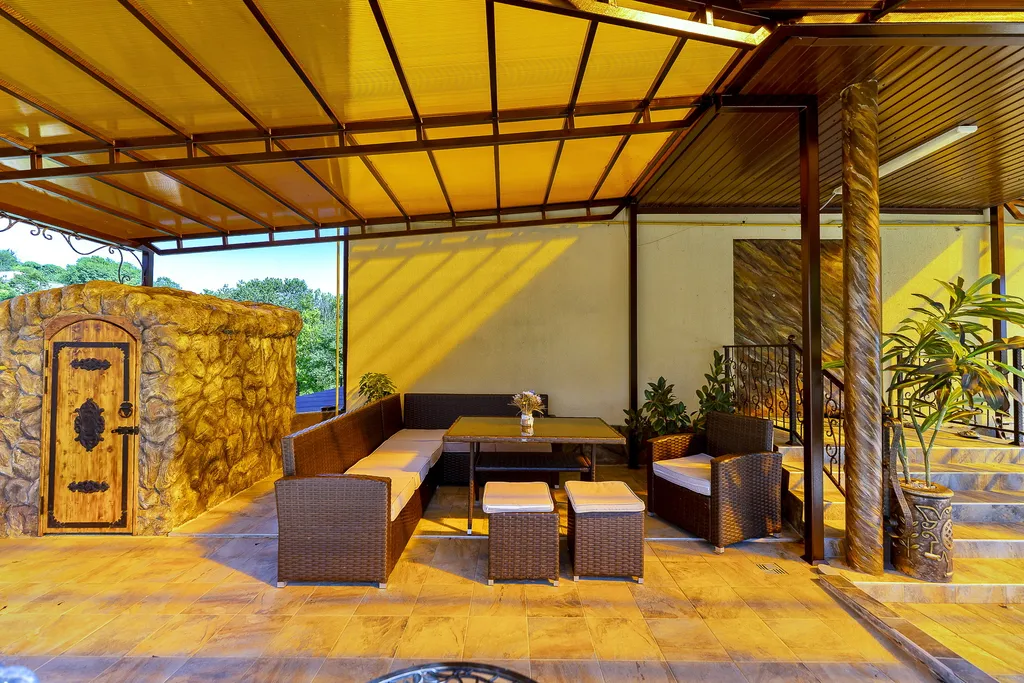 Дом с бассейном