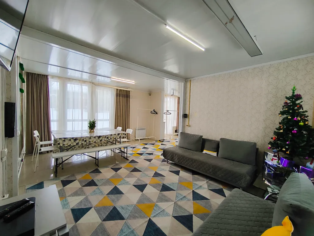 Комфортабельный 2-этажный дом с панорамным остеклением и русской баней