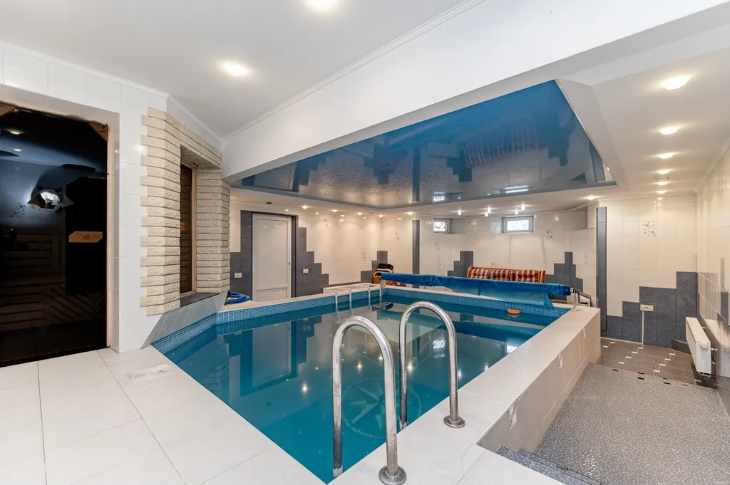 Коттедж Шикарный дом с бассейном, сауной в Красногорске — аренда посуточно в Красногорск