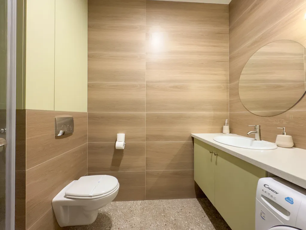 Студия в центре с балконом и стильным дизайном