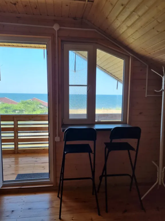 Квартира Квартира Трёхкомнатный апартамент с балконом — Кучугуры