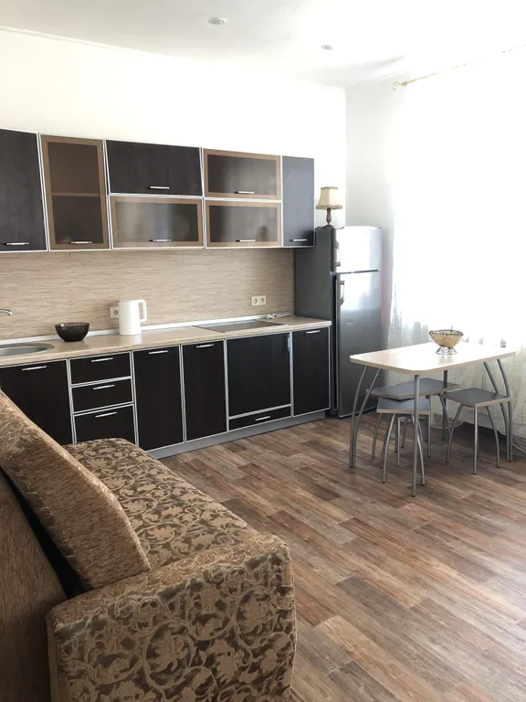 Белая студия с видом на горы