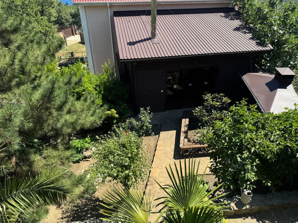 Уютный деревянный дом