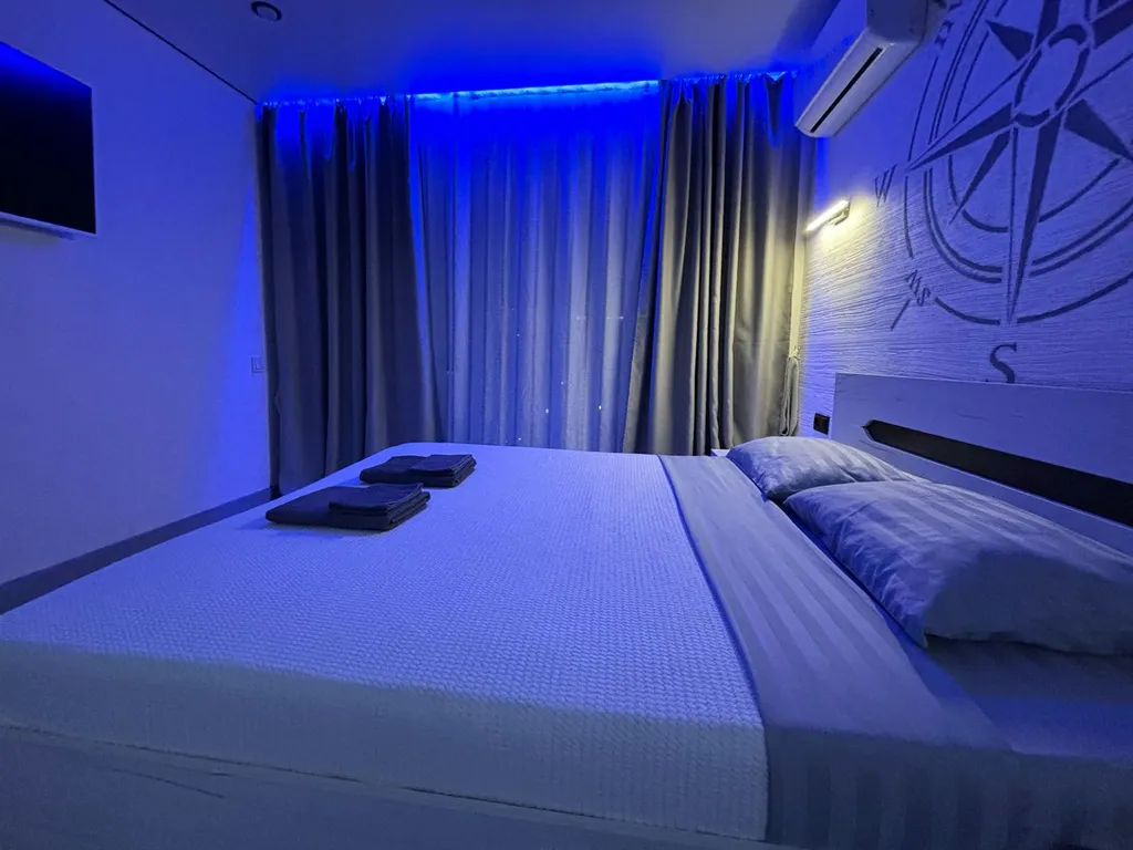 Студия с видом на бассейн