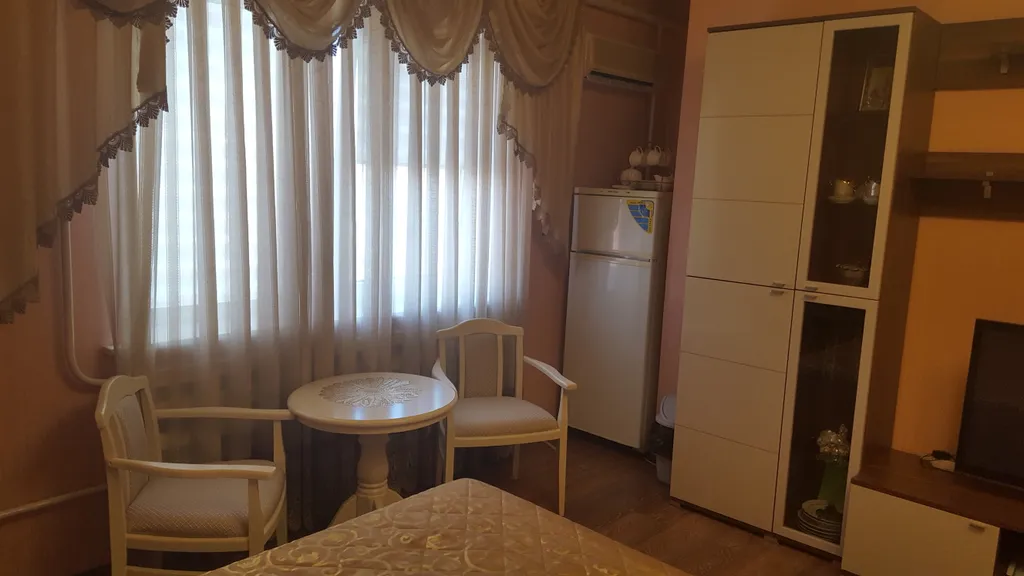 Квартира Апартаменты 6 с видом на море и внутренний дворик с бассейном — Ейск