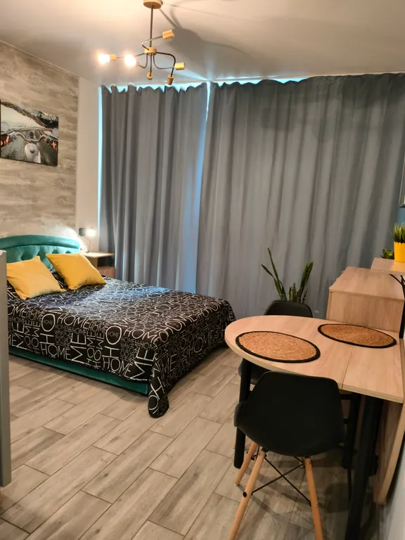 Уютная студия в новостройке с понарамными окнами