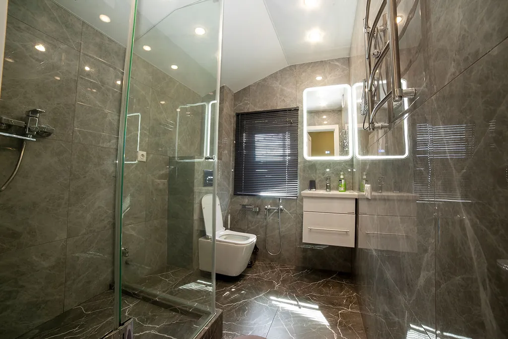 Коттедж двухэтажный с сауной, бассейном, детской площадкой