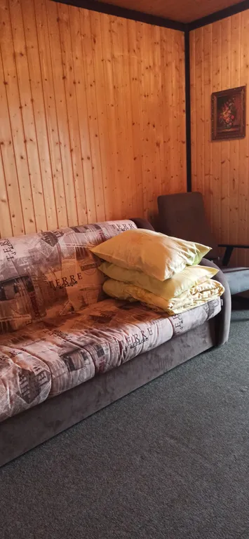 Дом с сауной, мангалом, три спальни, закрытая парковка.
 Новый год