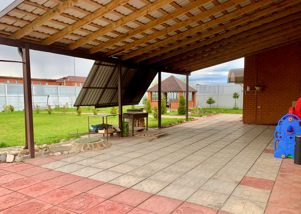 Уютный дом с большой территорией