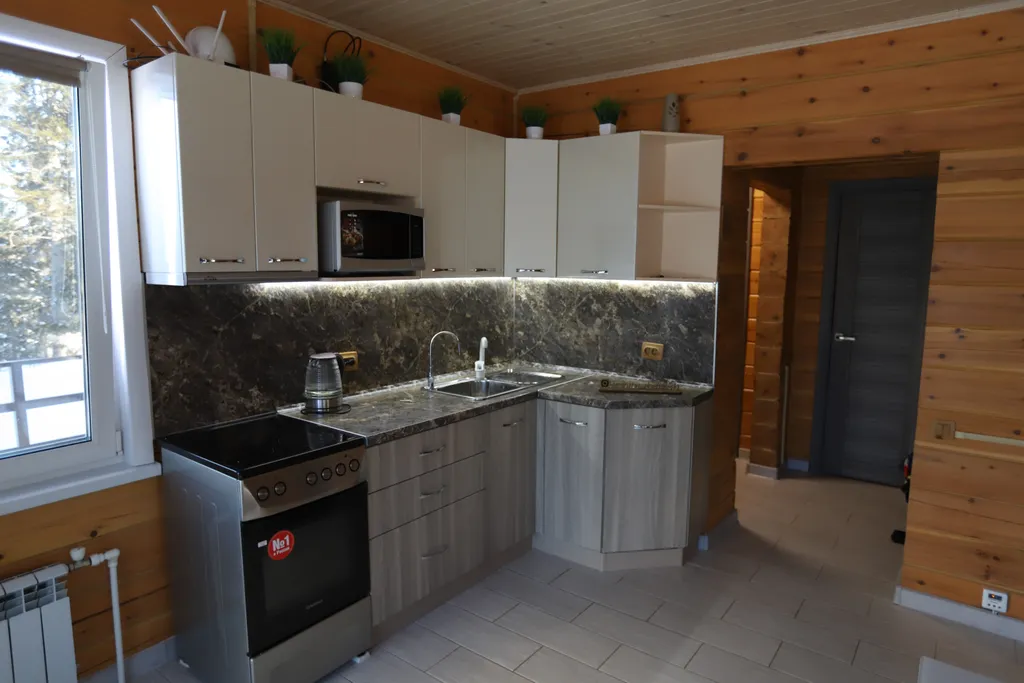 Дом из кедра, с видом на горы