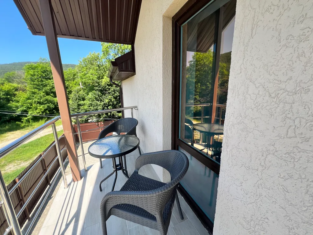 Большой дом с бассейном