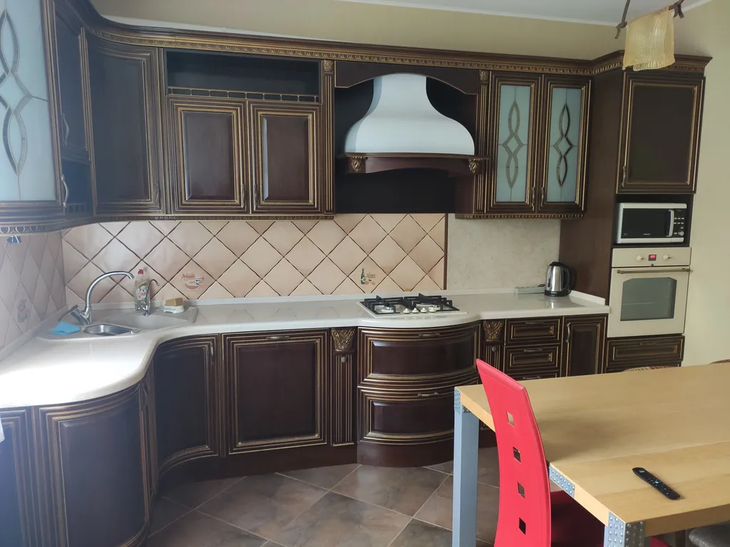 Дом в спальном районе