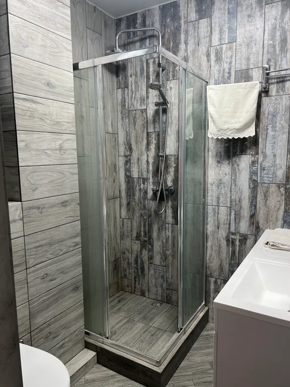 Студия в новом доме с новым хорошим и уютным ремонтом