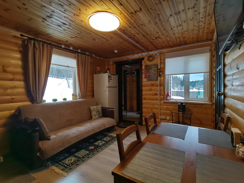 В пешей доступности магазин (900м),кaфе (50м)