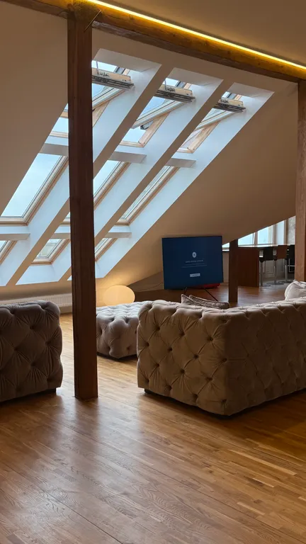 Лофт - мансарда с фронтальным видом на море