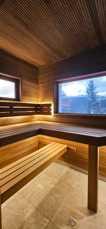 Уютный дом с банным домиком рядом с лесом