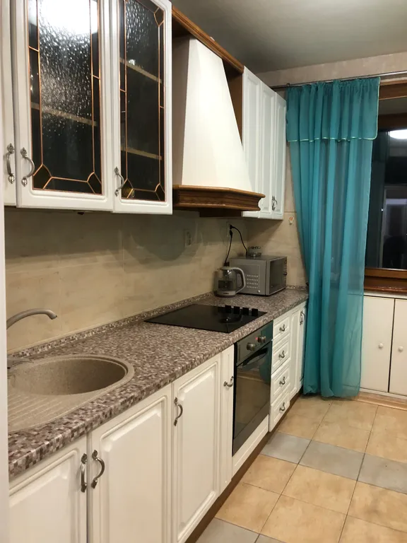 Уютная двушка в хорошем доме возле ЦУМа, рядом с Новогодней Елкой