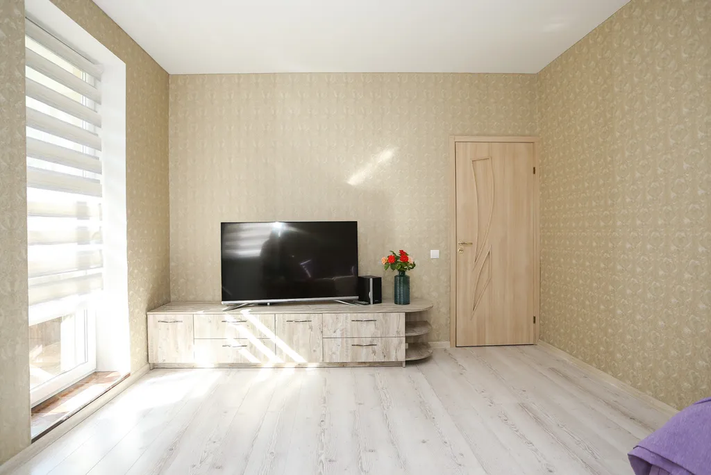 Светлая двухкомнатная квартира в тихом зелёном районе