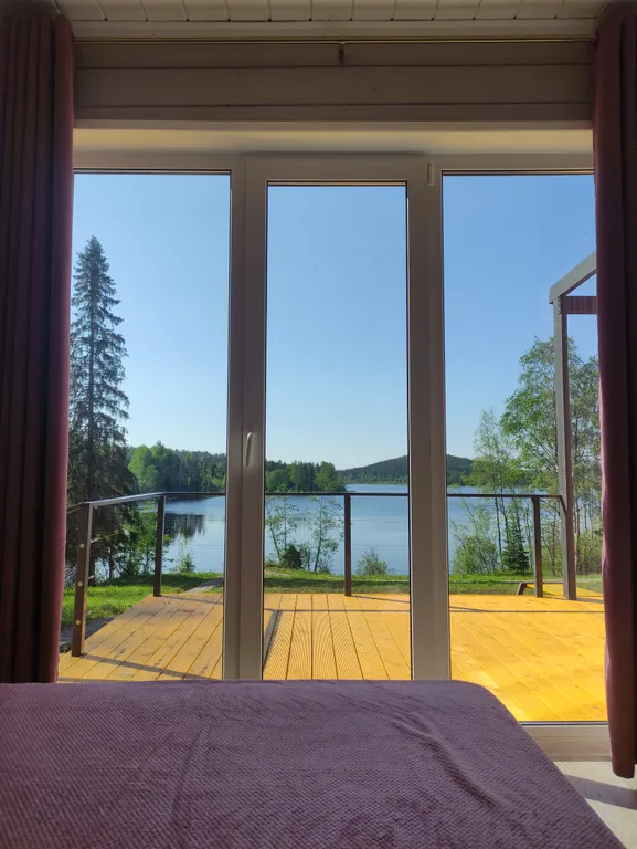 Коттедж Домик с панорамным остеклением, террасой и видом на озеро — Сортавала