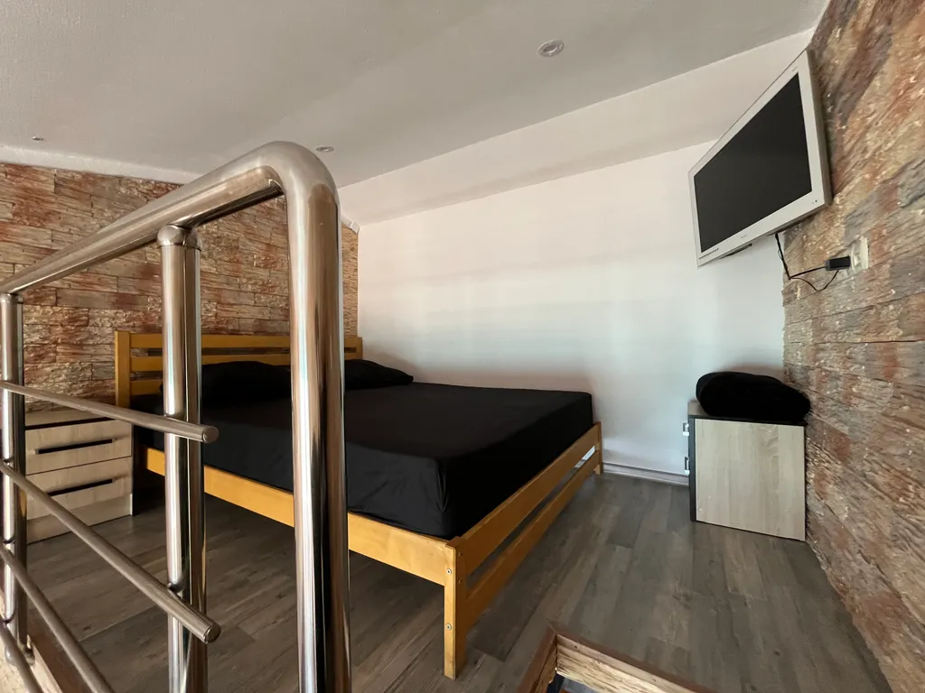 Двухуровневая студия с видом на море