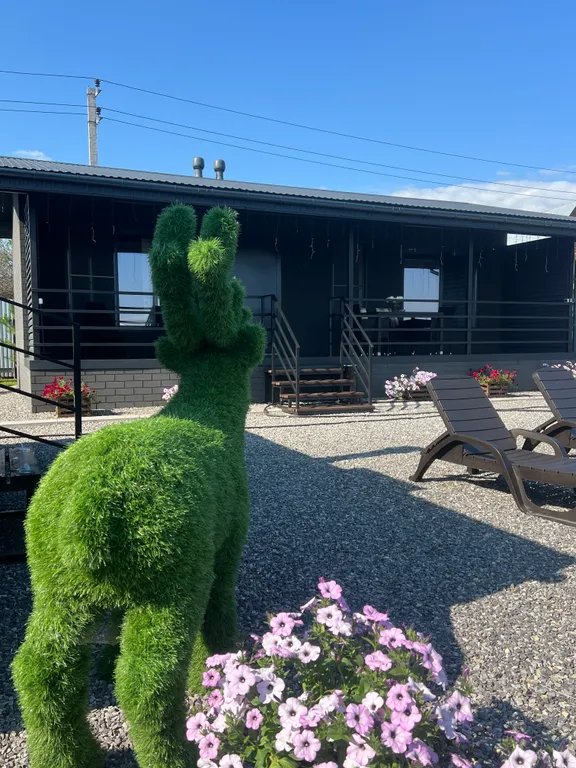 Теплый домик на берегу озера с баней и чаном