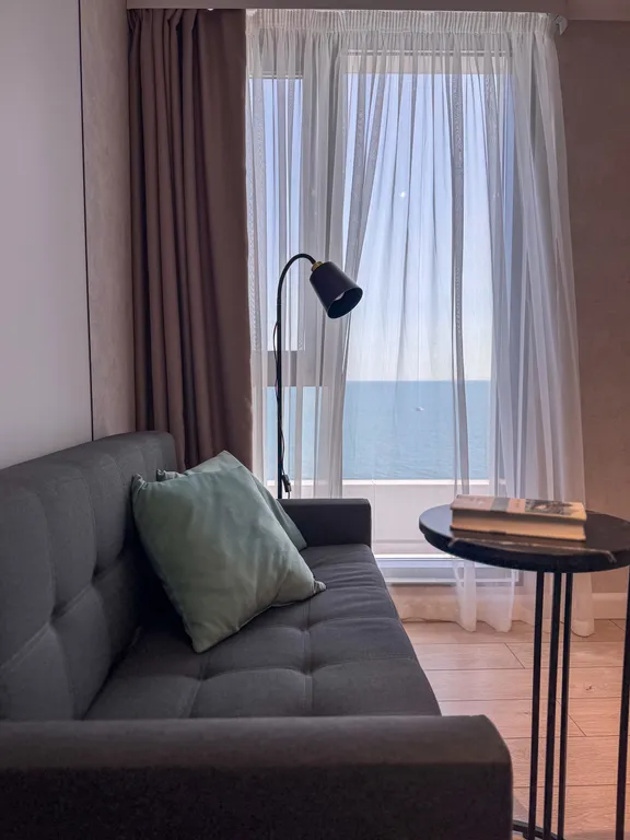 Каскад 2 Стильный апартамент на первой береговой линии